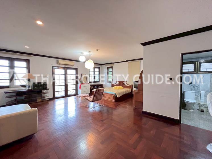 House with Shared Pool in Bangnatrad 